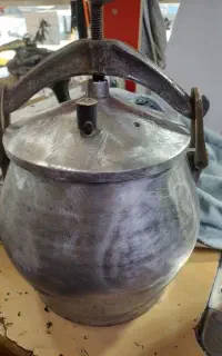 زودپز قدیمی چدن مال ۶۷سال پیش