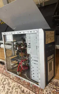 کیس و لوازم که تو عکس هست