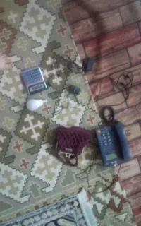 تلفن خانه و ماشین حساب سیم شارژ و لامپ