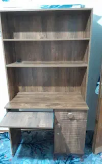 میز تحریر همراه با کتابخانه
