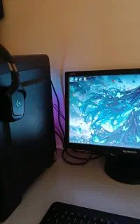 کیس گیمینگ و مانیتور