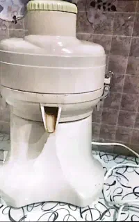 آشپزخانه . آبمیوه گیری تک کاره قدیمی