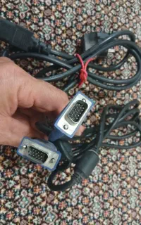 تعدادی آداپتور و شارژر