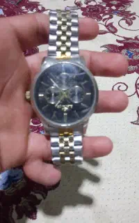ساعت نیاز به باتری داره