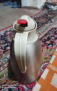 یک عدد فلاسک.2نیم لیتری بزرگ ژاپنی در حد نو