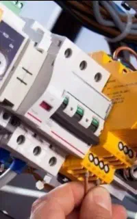 سیم کشی وتعمیرات برق ساختمان