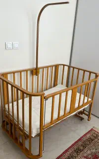 تخت کنار مادر