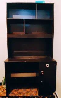 کتابخانه و میز دوتیکه با صندلی