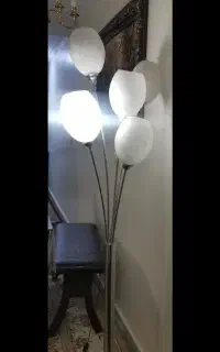 آباژور ایستاده
