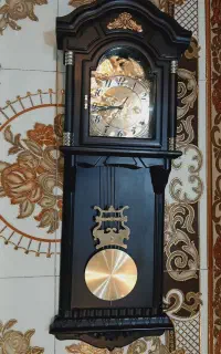 ساعت دیواری کاملا سالم در حد نو