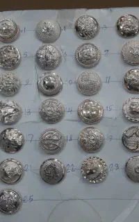 تعدادی دگمه با تیراژ بفروش میرسد با قیمت مناسب