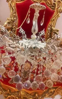 یک جفت لوستر سلطنتی بزرگ