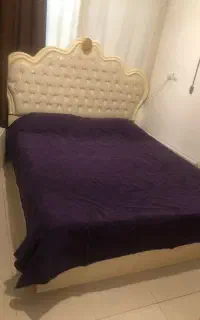 تخت دو نفره با پا تختی و دراور سالم