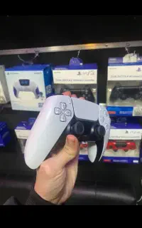 دسته ی Ps5تر و تمیز کم کارکرد