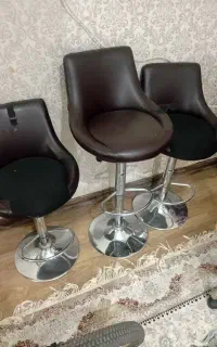 سه عدد صندلی