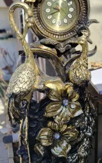 ساعت  با طرح گل رنگ طلایی