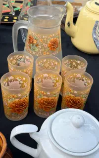 تعدادی ظرف و ظروف قدیمی