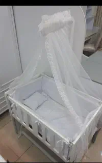 گهواره کنار تخت