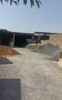 کارگر ساده کار در مصالح فروشی