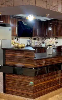 کابینت هایگلاس ترک به همراه هود.گاز.سینک در حد نو