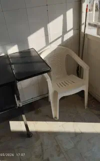 میز کامپیوتر با دو عدد صندلی