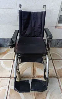 ویلچربرقی تاشو فراتک بتا 25  و دستگاه شارژر داره
