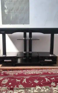 میز تلویزیون شیشه ای