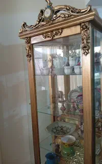 ویترین بوفه طلایی