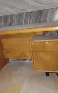 میز تحریر جنس چوب در حد نو