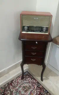 میز تلفن و رادیو