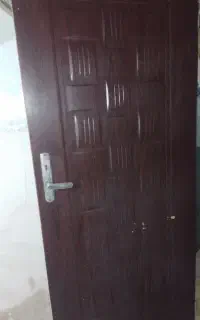 یه عدد در چوبی اتاق خوای بل چهارچوب