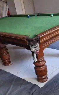 میزد بیلیارد و فوتبال دستی کار کرد