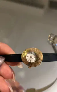 ساعت قدیمی عقربه طلا