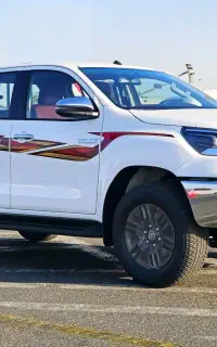 تویاتا هایلوکس Sr5 اتوماتیک فول آپشن سفارش عمان