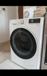 ماشین لباسشویی LG با ظرفیت 9 کیلویی با درب فضایی