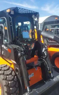 مینی لودر ( بابکت) سنو پارس صفر خشک