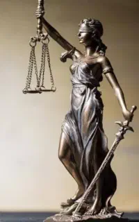 وکیل خانم پایه یک دادگستری