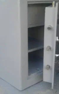 خریدوفروش تعمیر وبازگشایی انواع گاوصندوق