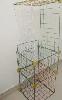 قفسه و شرف فلزی