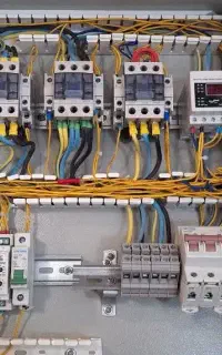 ساخت و تعمیر انوال تابلو برق سه فاز و تک فاز