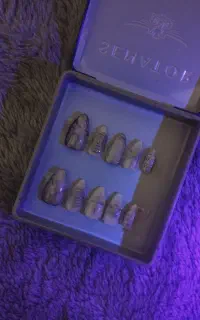 ناخون مصنوعی با مواد کاشت