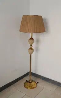 آباژور کنار سالنی