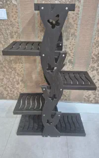 استند چوبی برای نگهداری گل