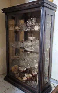 بوفه زیبا کاملا سالم درحدنو