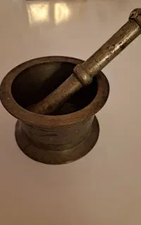 هاون برنجی اصیل با قدمت بسیار بالا
