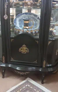 بوفه زیبا و جادار از چوب گردو پشت آینه دار