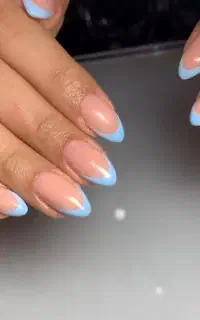 خدمات تخصصی کاشت ناخن