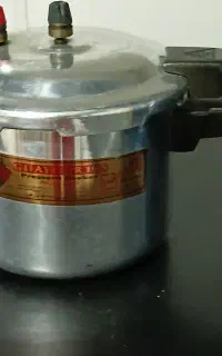 یک عدد زودپز ۶نفره درحدنو