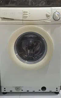 ماشین لباسشویی کاملا سالم
