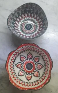 تعدادی ظروف قدیمی بفروش می‌رسد